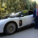 Papa Leão XIV conhece Ferrari Luce e ganha volante do carro