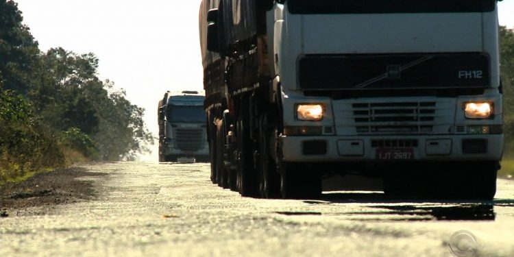 Estudo aponta que 20% das indústrias tiveram cargas furtadas ou roubadas nos últimos cinco anos; 68% dos casos foram em rodovias