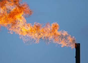 OPEP+ aprova novo aumento na produção de petróleo em meio à crise no Oriente Médio