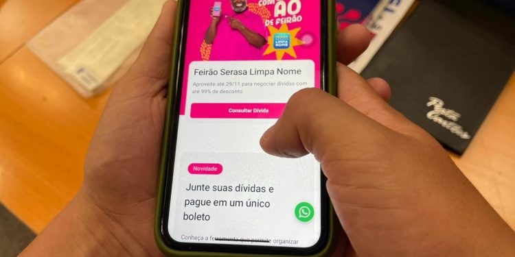 Claro é processada por compartilhamento irregular de dados de clientes com a Serasa